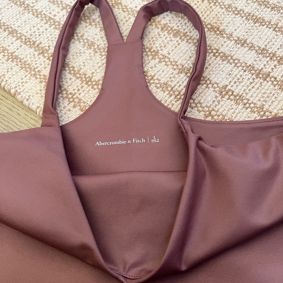 Brand new with tags Abercrombie and fitch active wear top - Picture 3 of 4